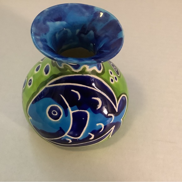 Vintage Jamaica Hand Painted Vase Etched Fish Glossy Blue Green and White 5 1/4” - Picture 15 of 16